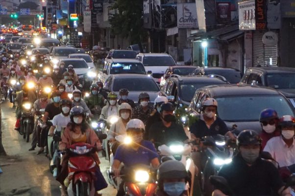 Xe tải bị cấm vào TPHCM trong giờ nào